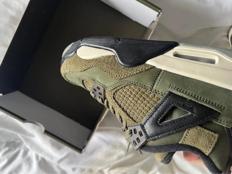 Jordan 4 olive t36,5
