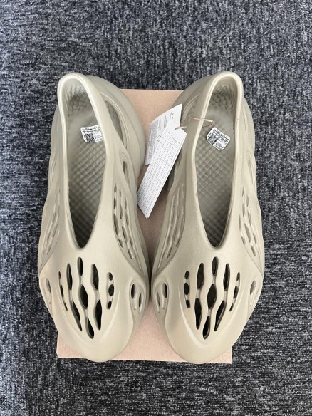 adidas Yeezy Foam RNR Stone Salt