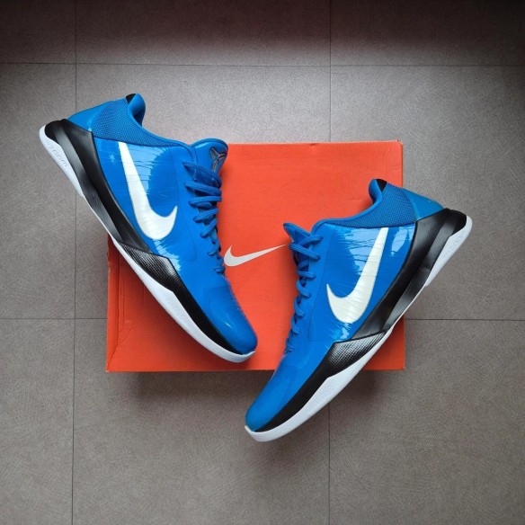 Kobe 5 "Miles Davis"