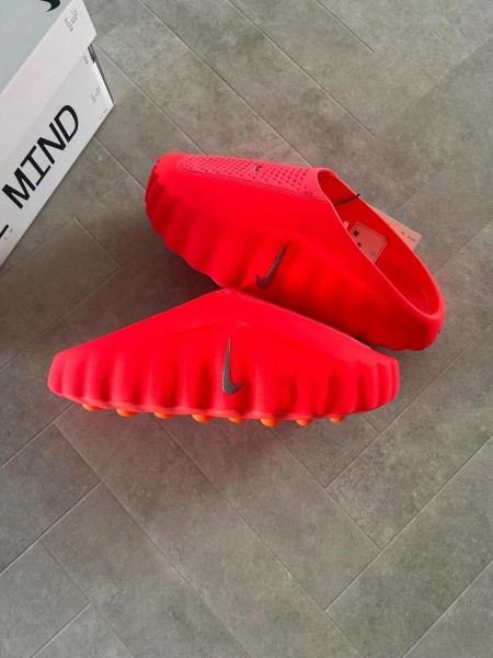 Nike Mind 001 crimson solar red