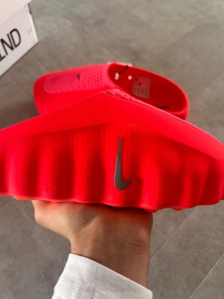 Nike Mind 001 crimson solar red