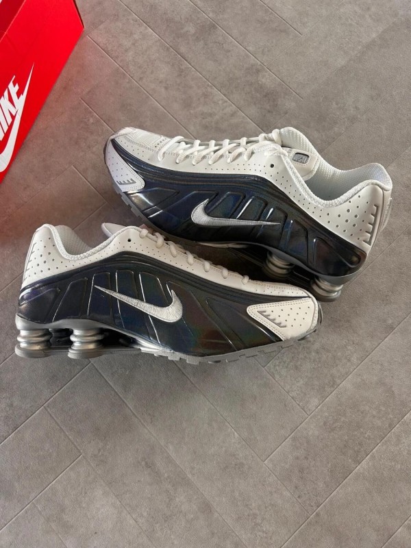Nike Shox r4 white summit irridiscent brillant chrome