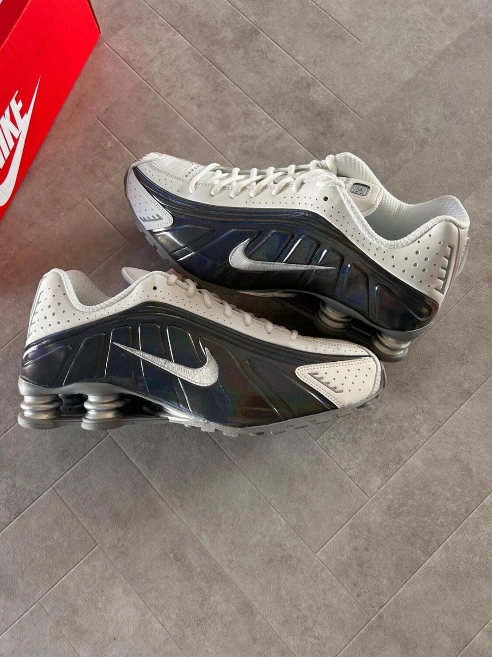 Nike Shox r4 white summit irridiscent brillant chrome