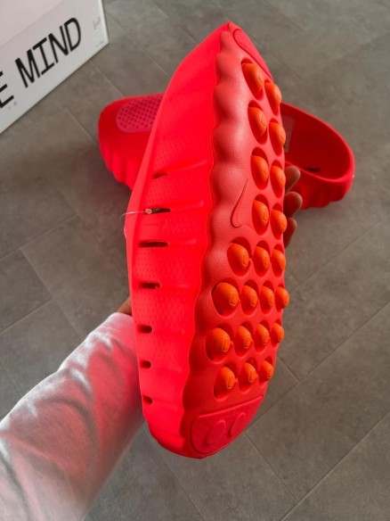 Nike Mind 001 crimson solar red