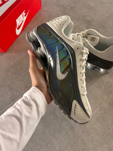 Nike Shox r4 white summit irridiscent brillant chrome