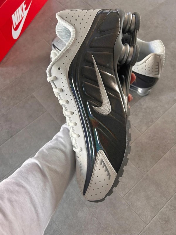 Nike Shox r4 white summit irridiscent brillant chrome 2