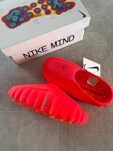 Nike Mind 001 crimson solar red