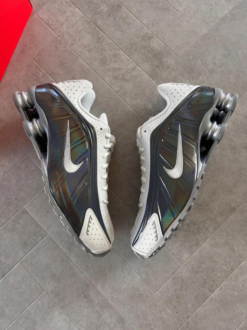 Nike Shox r4 white summit irridiscent brillant chrome