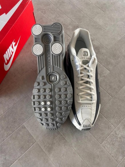 Nike Shox r4 white summit irridiscent brillant chrome