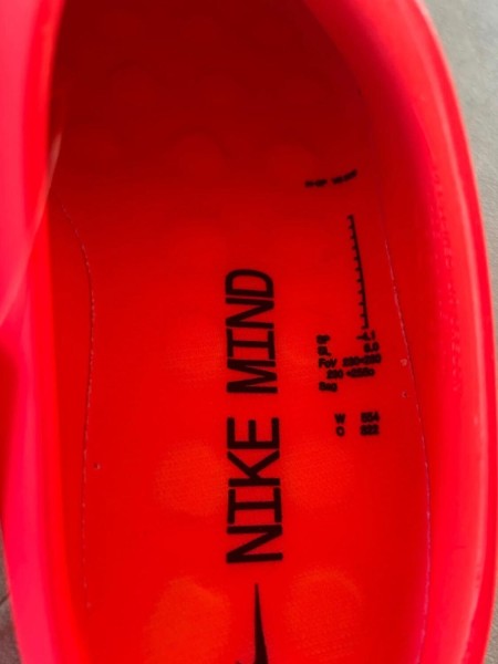 Nike Mind 001 crimson solar red