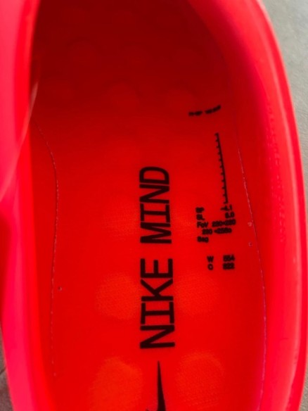 Nike Mind 001 crimson solar red
