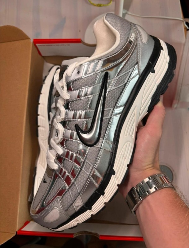 Nike P-6000 metallic silver taille 40,5