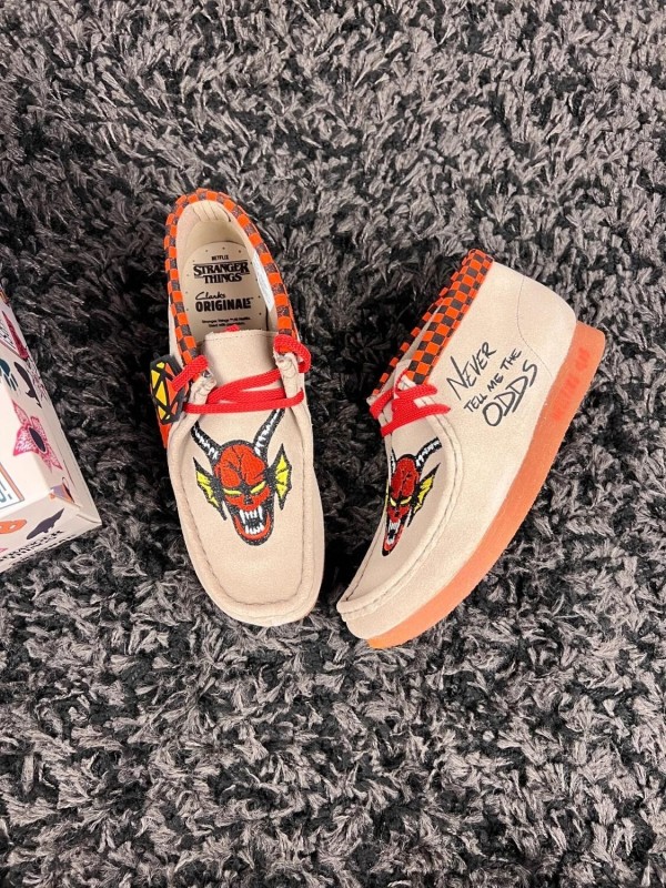 Clarks Wallabee Nubuck x stranger things beige we are nerds - taille 39 EU 2
