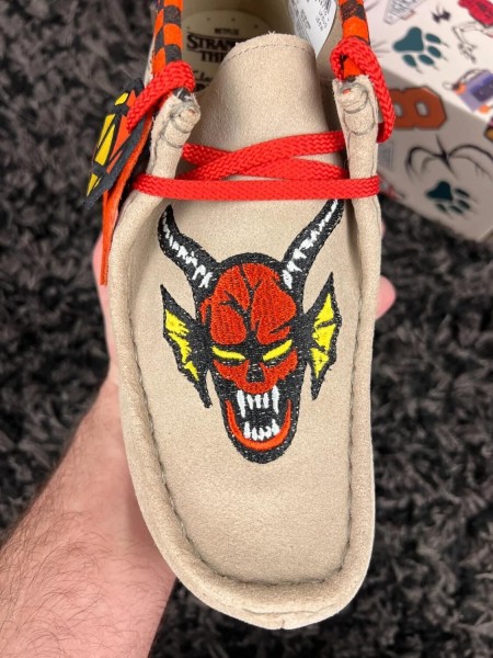 Clarks Wallabee Nubuck x stranger things beige we are nerds - taille 39 EU