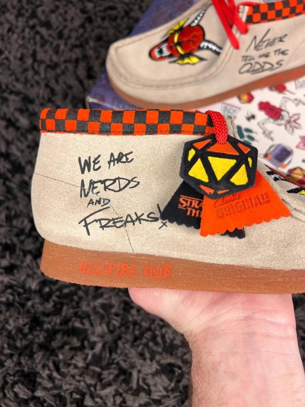 Clarks Wallabee Nubuck x stranger things beige we are nerds - taille 39 EU 2