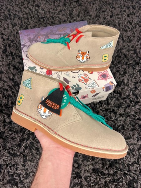 Clarks Desert Boot Nubuck x stranger things beige tigers - taille 39 EU