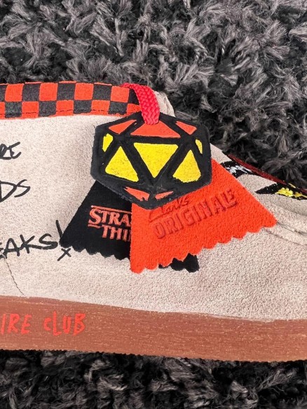 Clarks Wallabee Nubuck x stranger things beige we are nerds - taille 39 EU
