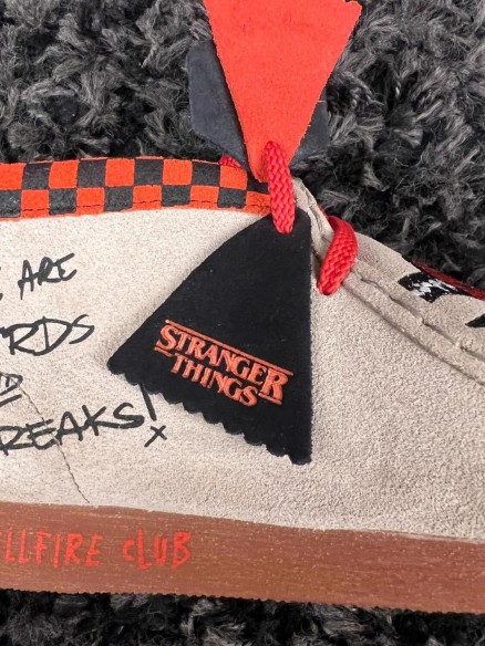 Clarks Wallabee Nubuck x Stranger Things Beige We Are Nerds - Taille 36 EU