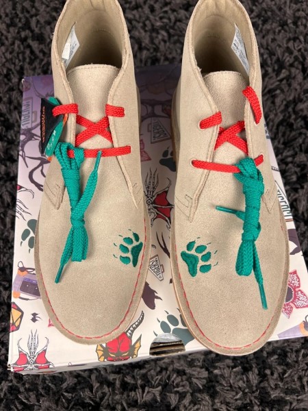 Clarks Desert Boot Nubuck x stranger things beige tigers - taille 39 EU