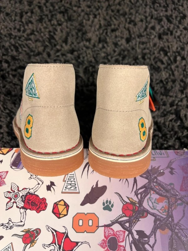 Clarks Desert Boot Nubuck x stranger things beige tigers - taille 39 EU 2
