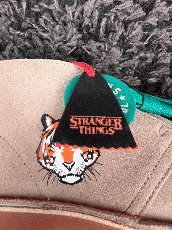 Clarks Desert Boot Nubuck x stranger things beige tigers - taille 39 EU 2