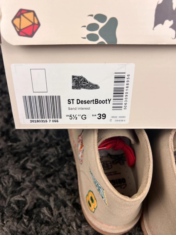 Clarks Desert Boot Nubuck x stranger things beige tigers - taille 39 EU 2