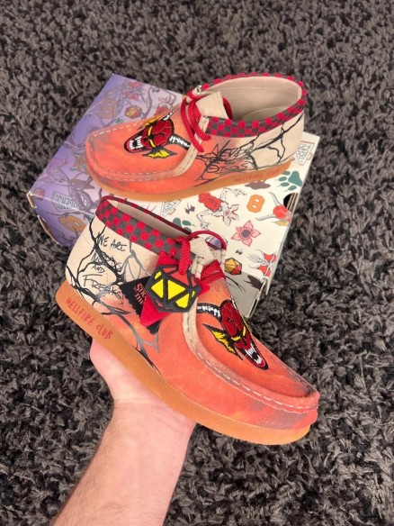 Clarks Wallabee Nubuck x stranger things rose - taille 37 EU