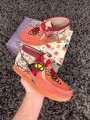 Clarks Wallabee Nubuck x stranger things rose - taille 37 EU
