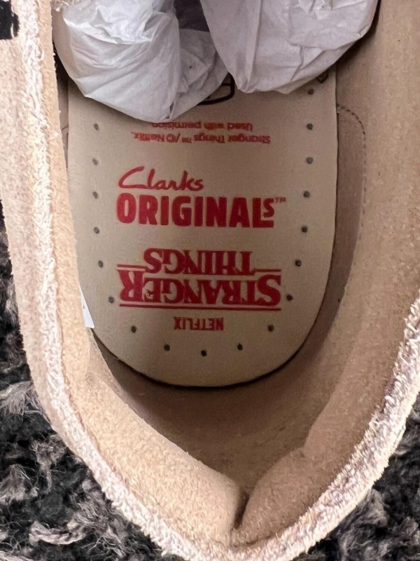 Clarks Desert Boot Nubuck x stranger things beige black tigers - taille 39 EU 2