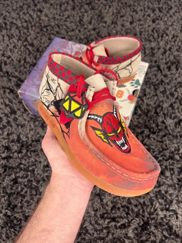 Clarks wallabee nubuck x stranger things rose - taille 38 EU