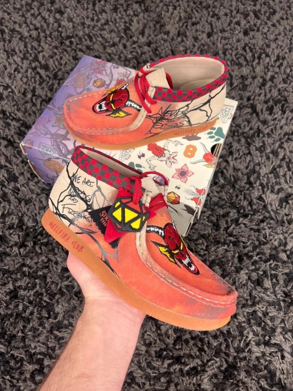 Clarks wallabee nubuck x stranger things rose - taille 38 EU 2