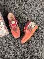 Clarks wallabee nubuck x stranger things rose - taille 39 EU