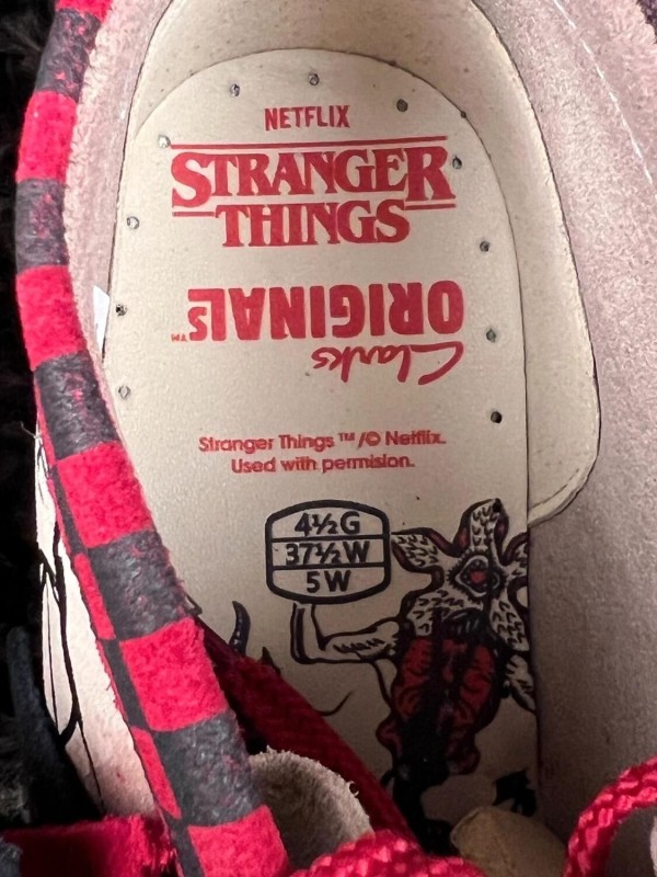 Clarks Wallabee Nubuck x stranger things rose - taille 37 EU 2