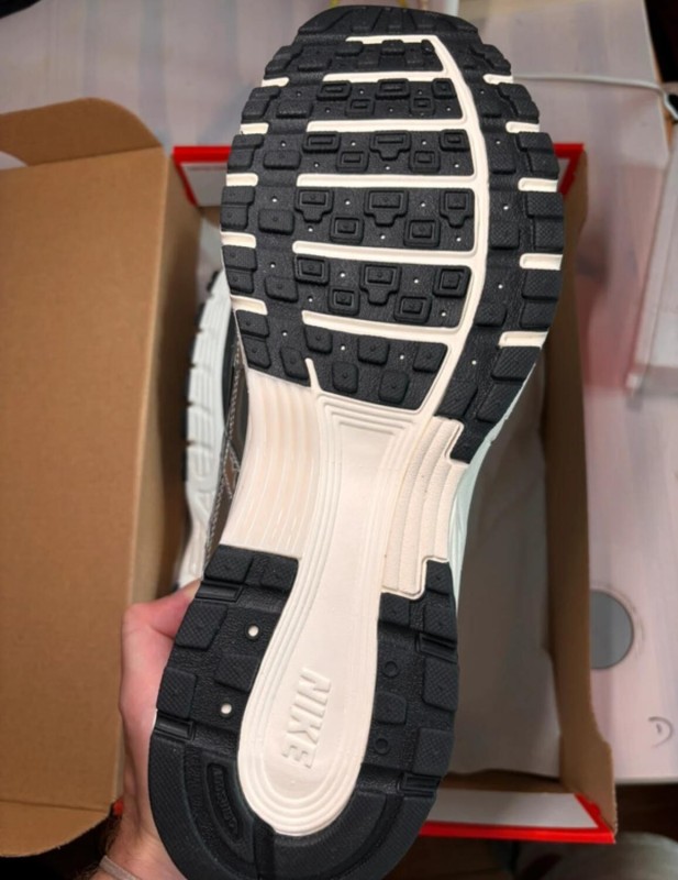 Nike P-6000 metallic silver taille 40,5 2