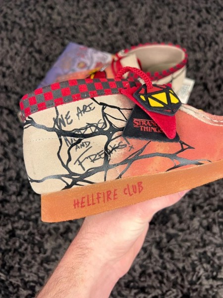 Clarks wallabee nubuck x stranger things rose - taille 39 EU