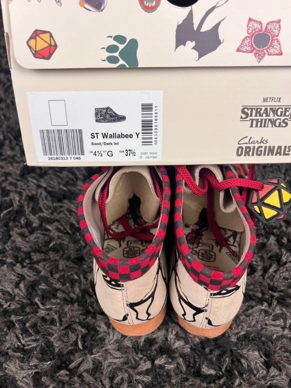 Clarks wallabee nubuck x stranger things rose - taille 37,5 EU 2