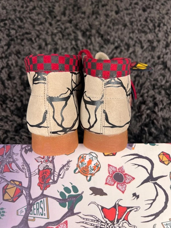 Clarks wallabee nubuck x stranger things rose - taille 39 EU 2