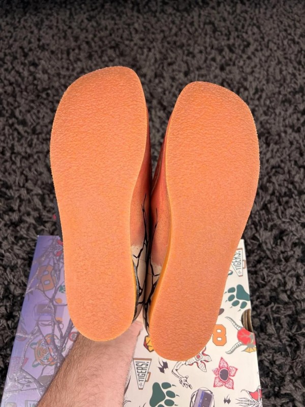 Clarks wallabee nubuck x stranger things rose - taille 39 EU 2
