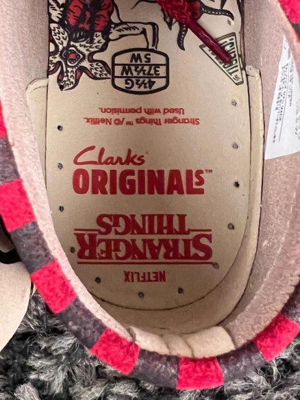 Clarks wallabee nubuck x stranger things rose - taille 39,5 EU