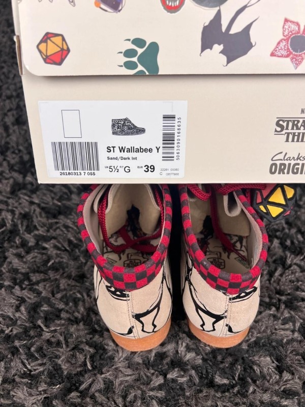 Clarks wallabee nubuck x stranger things rose - taille 39 EU 2