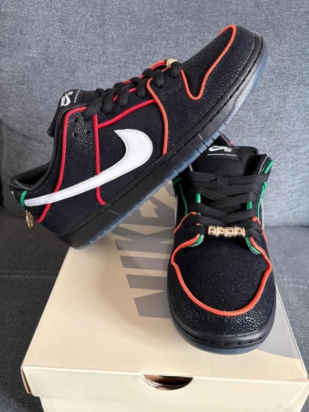 Nike SB Dunk Low Bronx Girls Skate - EU 43