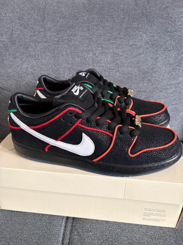 Nike SB Dunk Low Bronx Girls Skate - EU 43 2