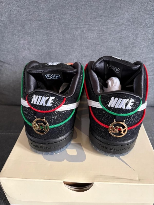 Nike SB Dunk Low Bronx Girls Skate - EU 43 2