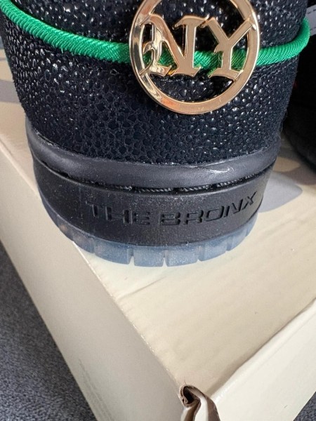 Nike SB Dunk Low Bronx Girls Skate - EU 43