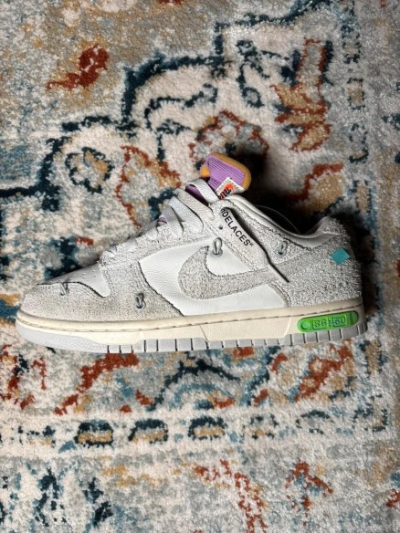 Nike dunk low off white