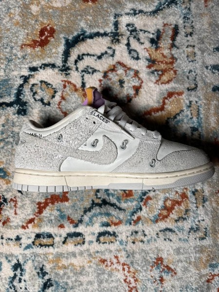 Nike dunk low off white