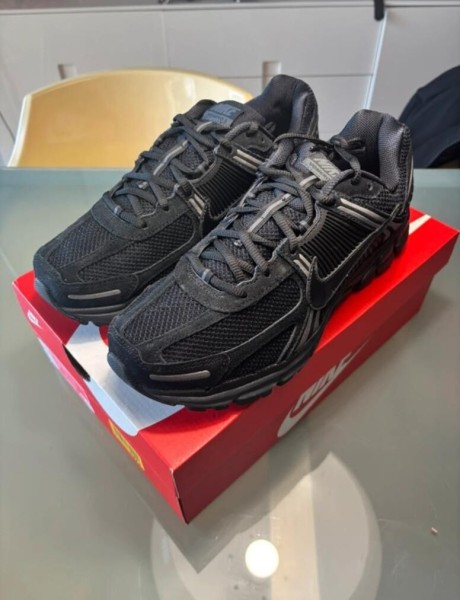 Nike Zoom Vomero 5 Black Taille 44,5