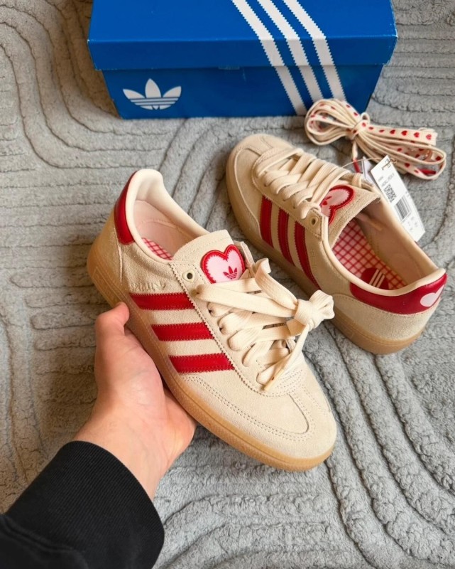 adidas handball spezial red cream " Saint Valentin " Taille 40