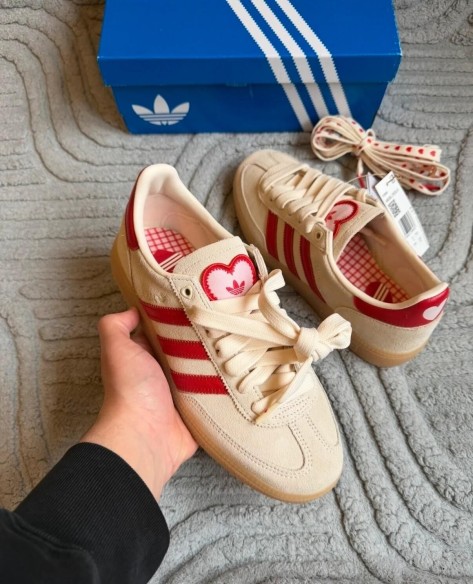 adidas handball spezial red cream " Saint Valentin " Taille 40
