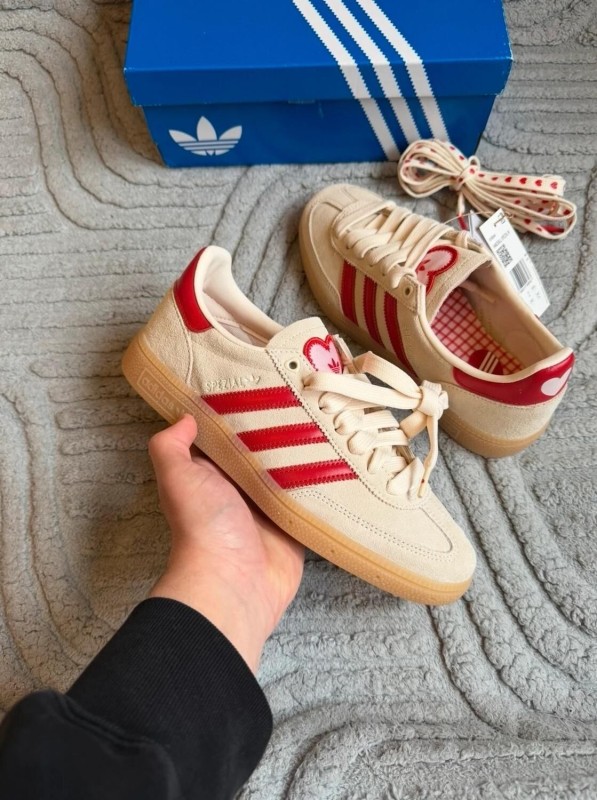 adidas handball spezial red cream " Saint Valentin " Taille 40 2